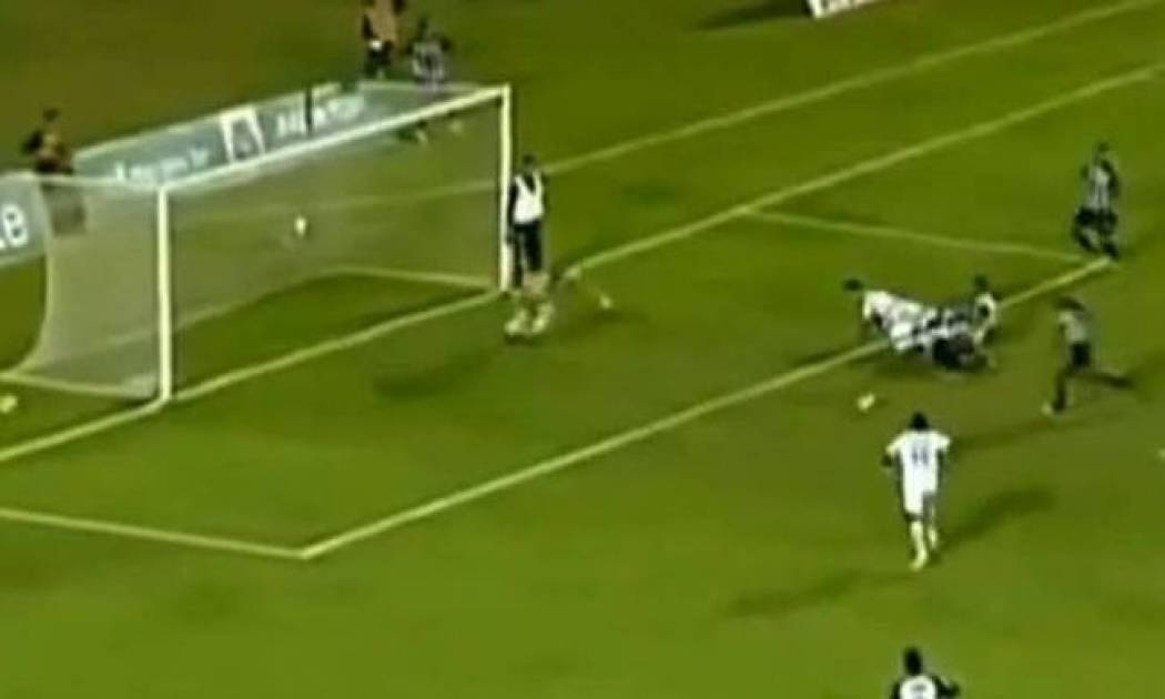 Ο μασέρ… σωτήρας, απέκρουσε δυο φορές πάνω στη γραμμή! (video)