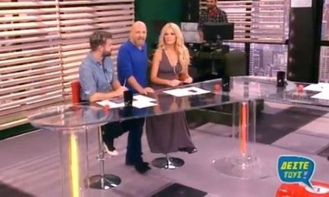 Ο Νίκος Μουτσινάς έδωσε στην Καινούργιου βραβείο…