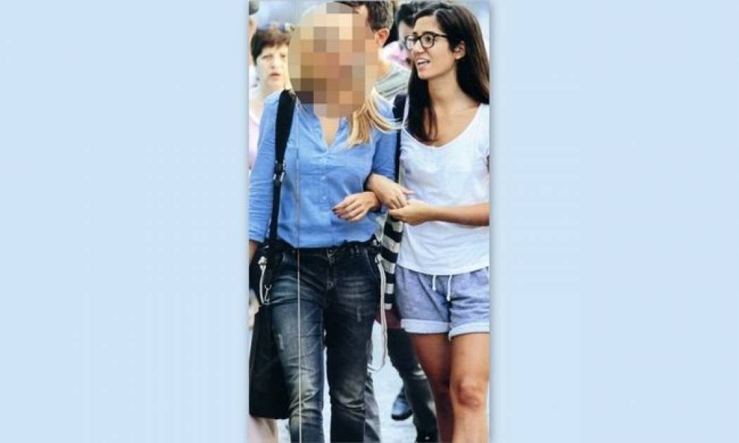 Δείτε ποια σέξι παρουσιάστρια έχει αδερφή η δεσποινίδα που βλέπετε;