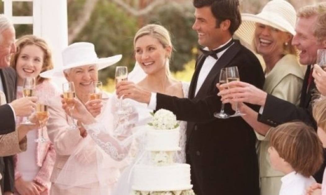 «Μπορώ να καλέσω τον πρώην μου στον γάμο;»