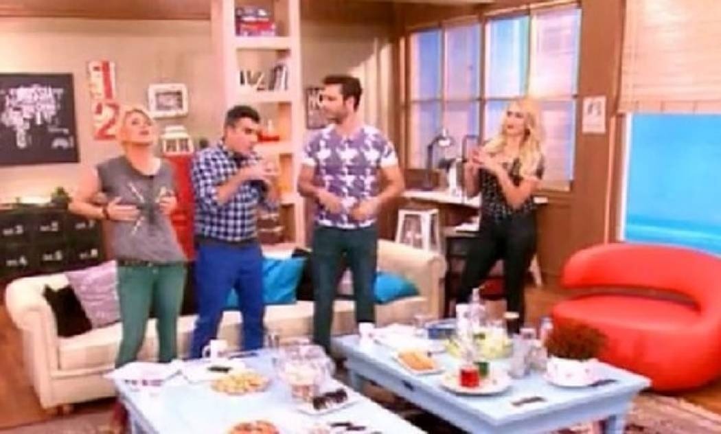 Η ομάδα του «Μες στην καλή χαρά» σε τρελά κέφια!