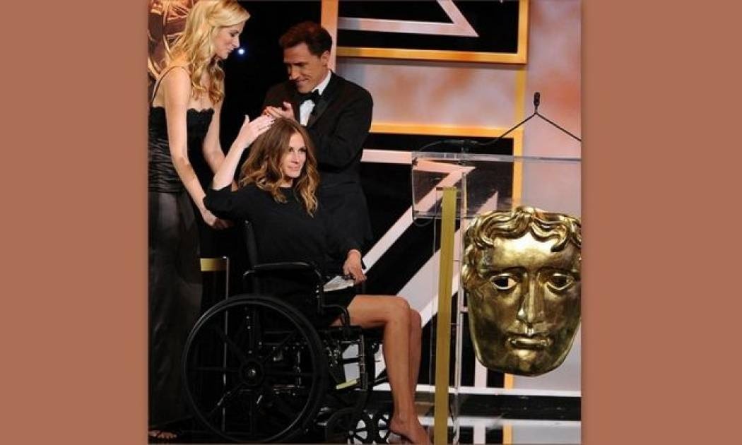 Σοκάρει η Julia Roberts σε αναπηρικό καροτσάκι!
