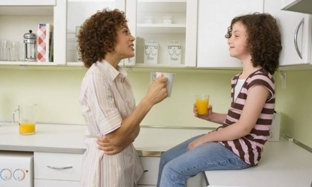 «Το παιδί μου με ρωτάει για το σεξ. Τι να του πω; Kαι πώς να του το πω;»