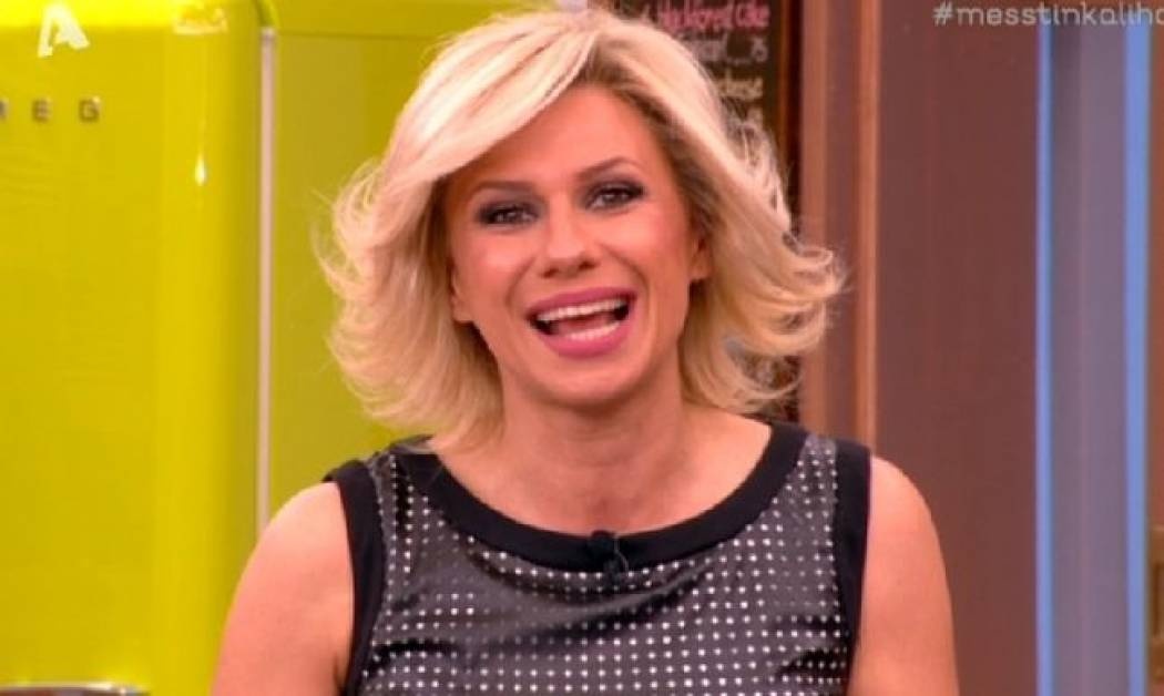 Κατερίνα Καραβάτου: «Είχα βάλει δυνατά τη τηλεόραση  και χορεύαμε με την Αέλια τα τραγούδια που ακούγαμε στο “Στην υγειά μας”»