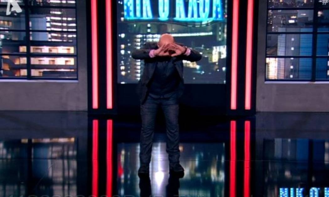 Όταν ο Νίκος Μουτσινάς έχει κέφια και χορεύει ακατάπαυστα ζεϊμπεκιές!