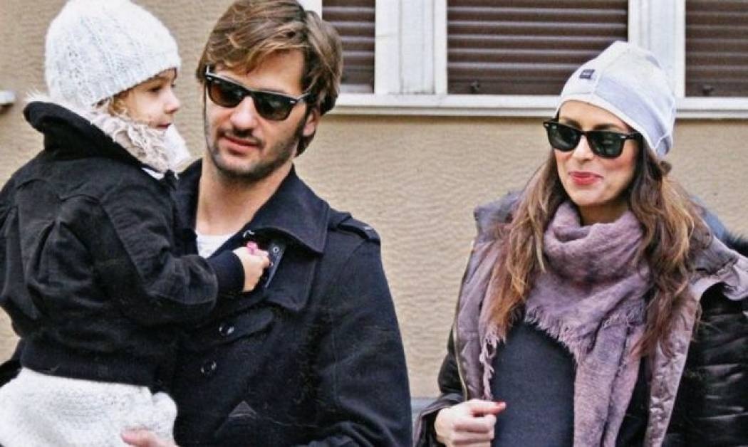 Μαγγίρα – Μάζης: Βόλτα στο Κολωνάκι με την κόρη τους!