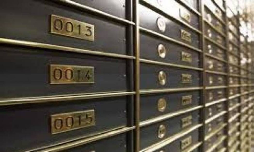 Απίστευτο: «Επιστράτευσαν» πιστολάκια για να στεγνώσουν... τις θυρίδες