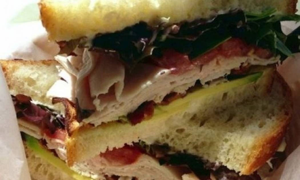 Ο πιο εύκολος τρόπος να μειώσετε δραματικά τις θερμίδες σε ένα σάντουιτς