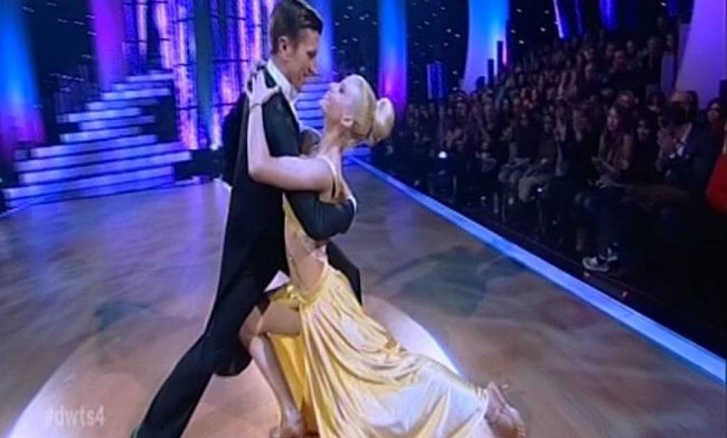 Το αριστοκρατικό βαλς της Ευαγγελίας Αραβανή