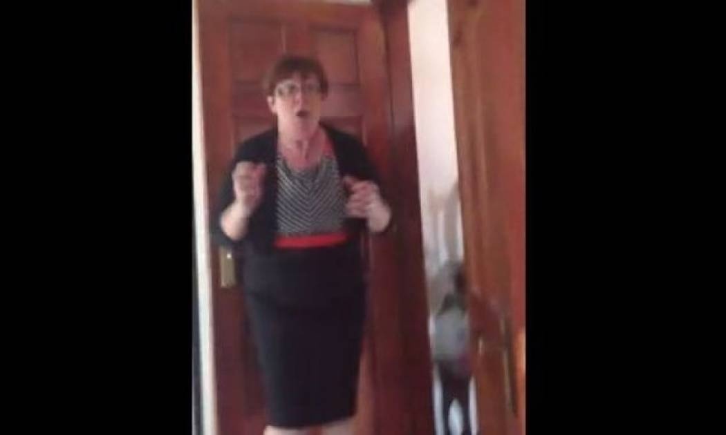 Η απίστευτη αντίδραση μιας μητέρας που είδε μετά από δυο χρόνια το παιδί της (βίντεο)