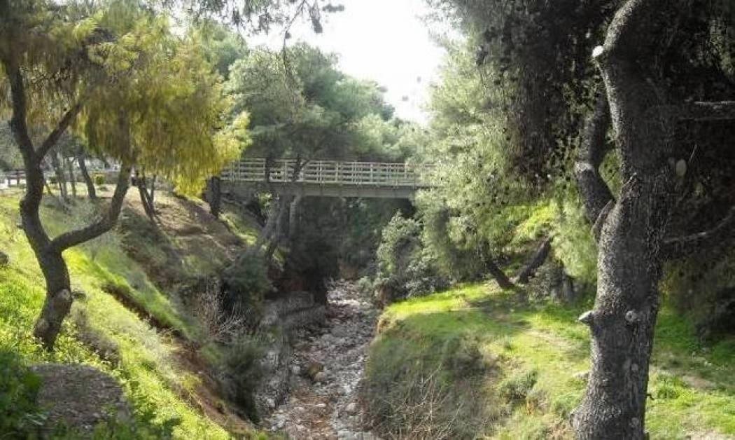 ΠΡΙΝ ΛΙΓΟ: Απίστευτο τροχαίο στη Ρεματιά Χαλανδρίου (pics)