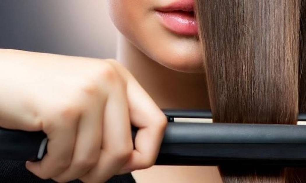 Δείτε τι προκαλεί η πρέσα ισιώματος στα μαλλιά σας