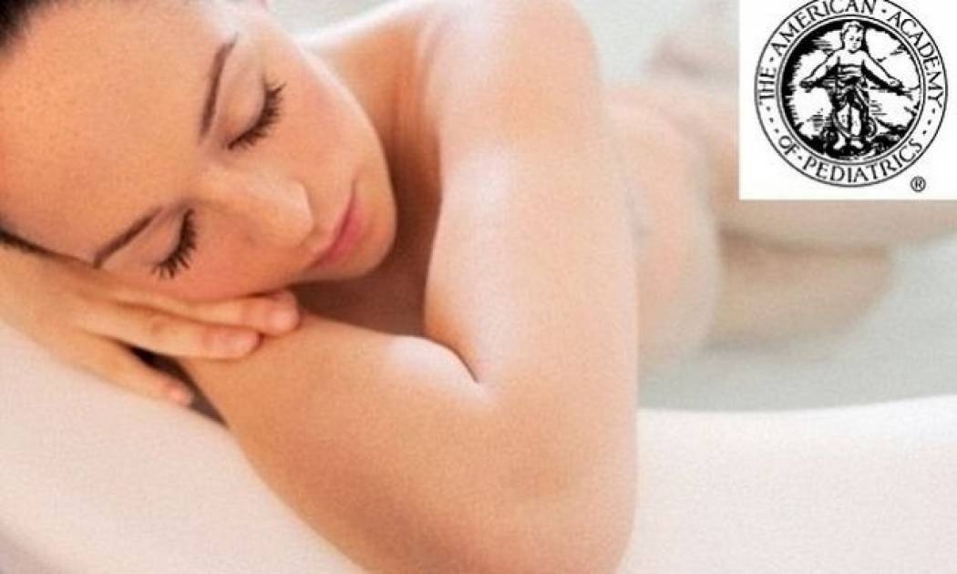 Έρευνα: Ο τοκετός στο νερό δεν έχει πλεονεκτήματα και μπορεί να είναι επικίνδυνος