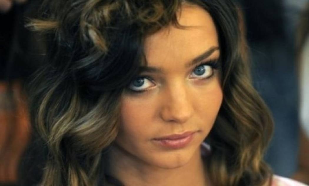 Πότε θα σταματήσεις; 7 συχνά λάθη που κάνεις και καταστρέφεις τα μαλλιά σου