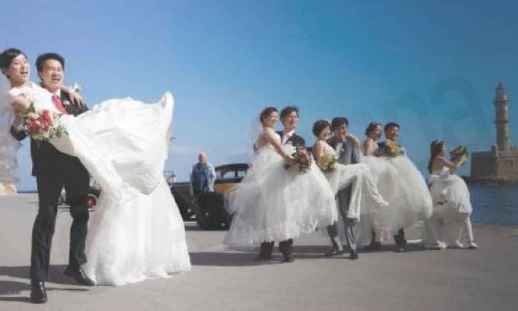 Παραδοσιακοί κρητικοί γάμοι για 16 ζευγάρια... Κινέζων! (φώτο)
