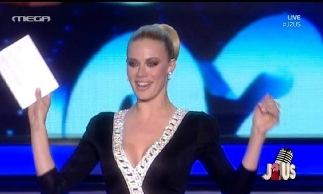 Το ντεκολτέ, η αναστάτωση και το μάτι της Ζέτας που «πετάει»