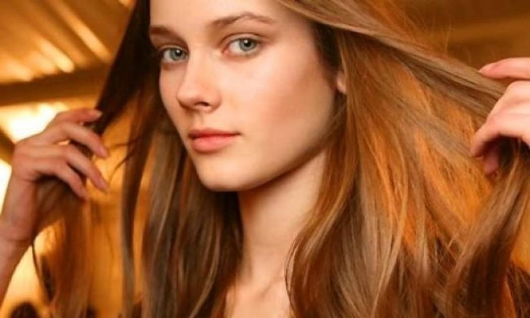 Θέλετε να μακρύνετε τα μαλλιά σας; Δοκιμάστε αυτή τη φυσική συνταγή!
