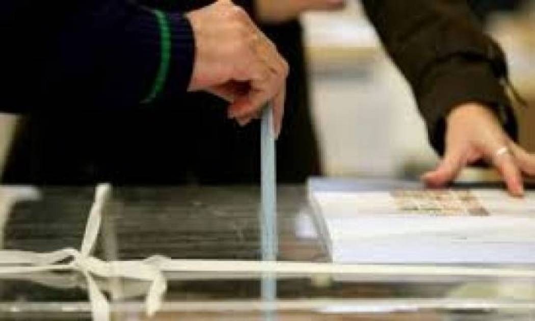 Εκλογές 2014: Το μήνυμα για τους «κολλημένους» με το Facebook