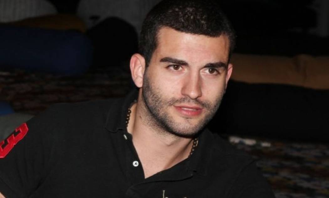 Ο αδερφός της Μενεγάκη στα… χακί!