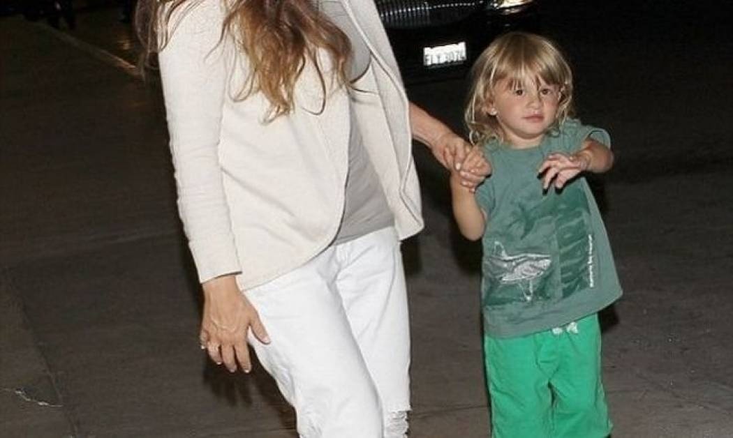 Ποιας διάσημης τραγουδίστριας είναι το αγοράκι της φωτογραφίας;