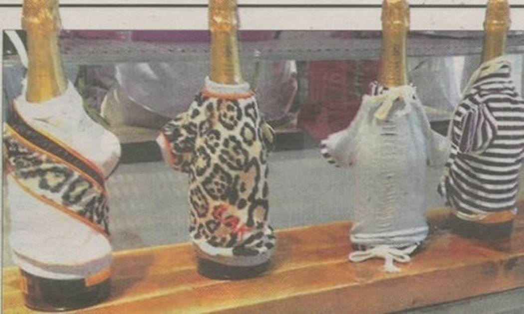 Λάκης Γαβαλάς: Επίδειξη μόδας για σκύλους σε κτηνιατρείο