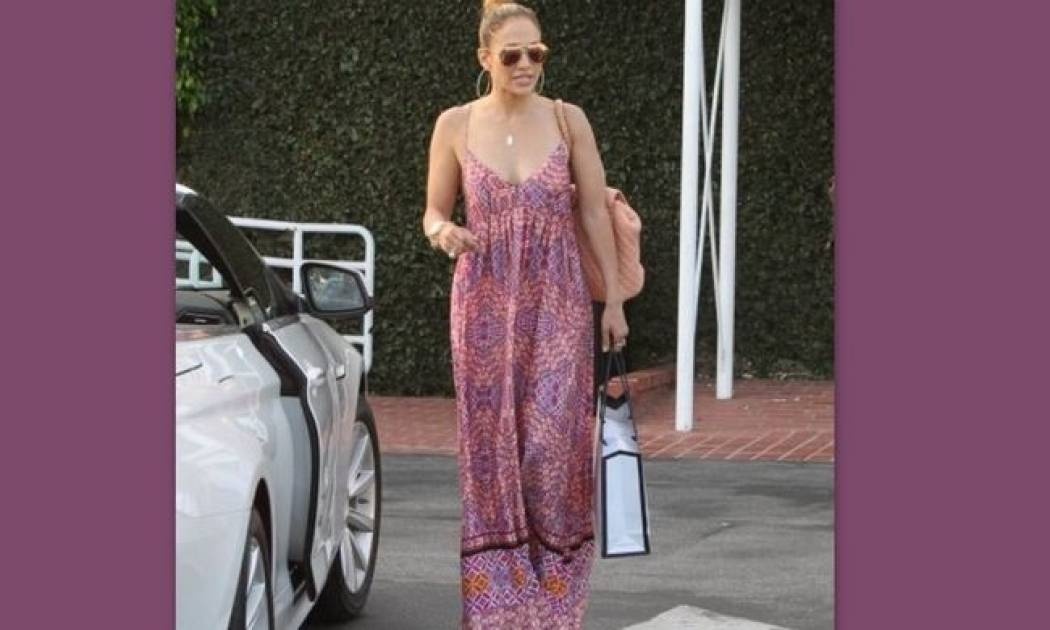 Βρήκαμε τι είναι και πόσο κοστίζει το φόρεμα της Jennifer Lopez