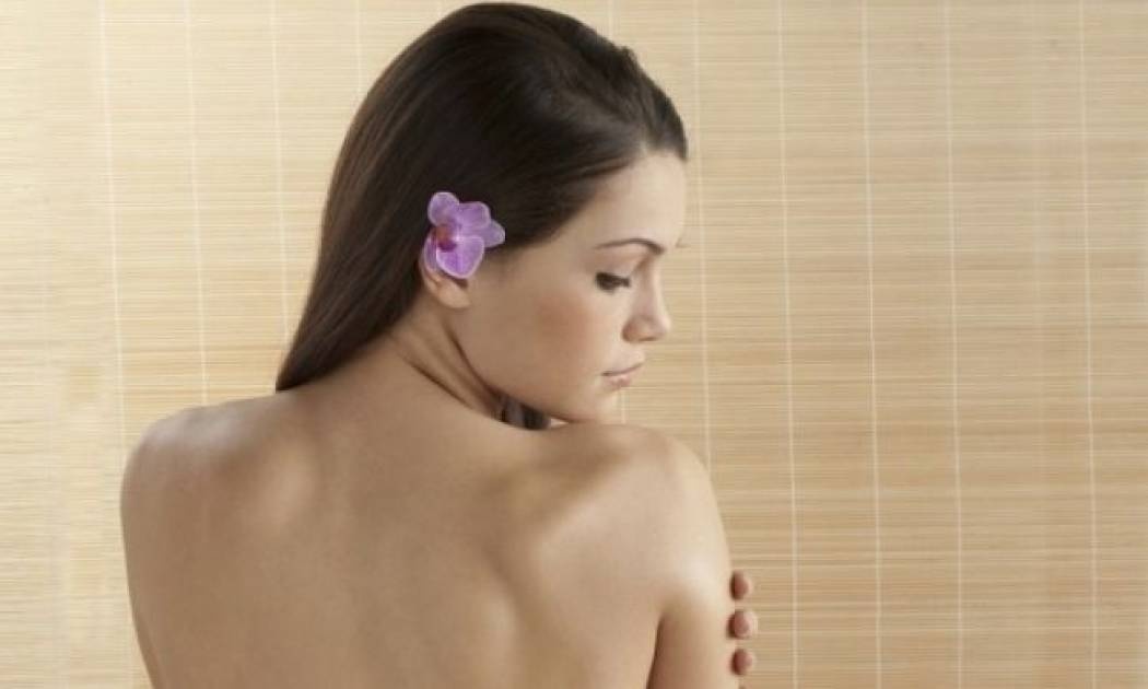 Σπυράκια στην πλάτη: Απαλλαγείτε σε 5 βήματα