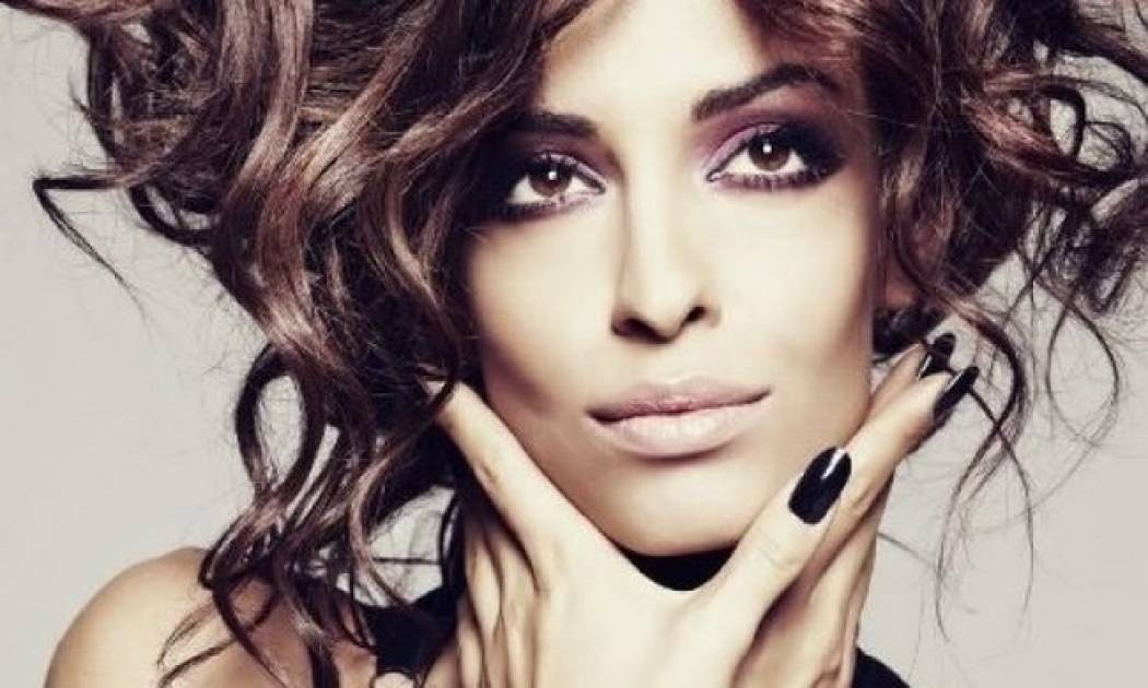 Ελένη Φουρέιρα: Δείτε το τέλειο outfit της για τις πρώτες φθινοπωρινές βόλτες