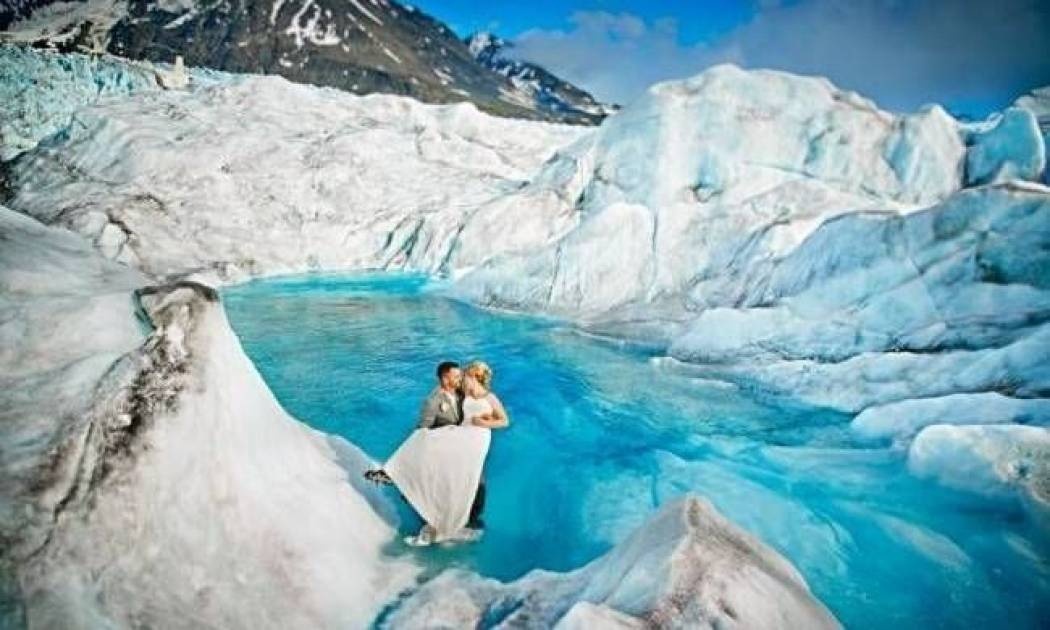 Αλάσκα: Γάμος σε παγόβουνο! (pics)