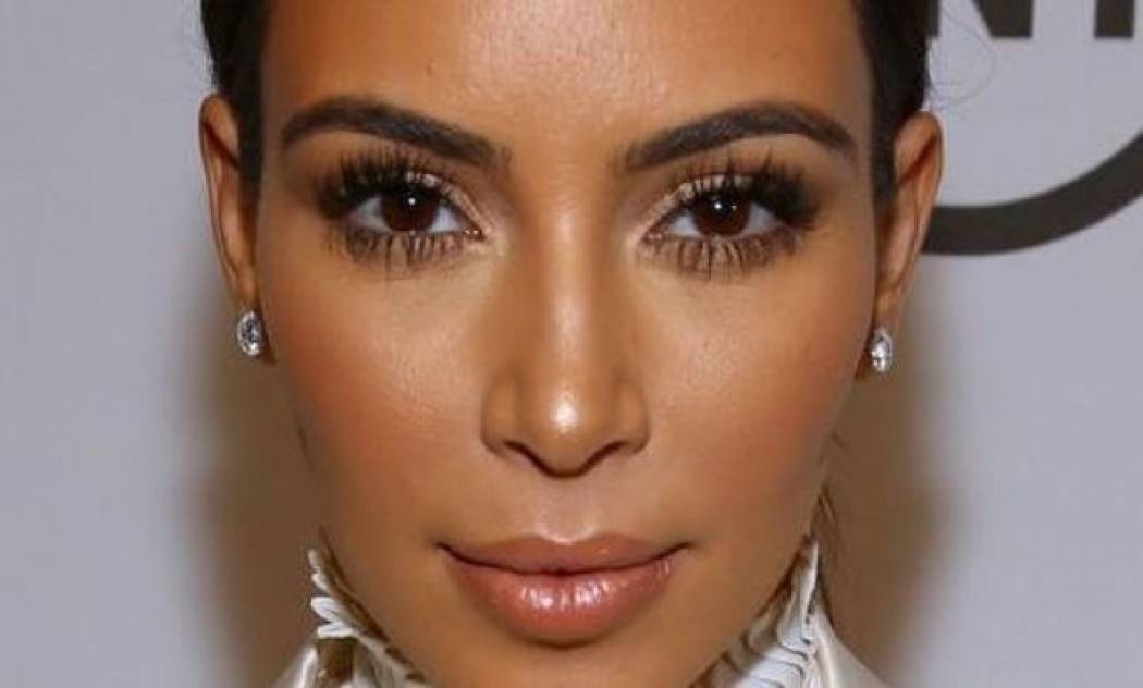 Πιο βαθύ ντεκολτέ πεθαίνεις: Η Kim Kardashian σε μια από τις πιο sexy εμφανίσεις της