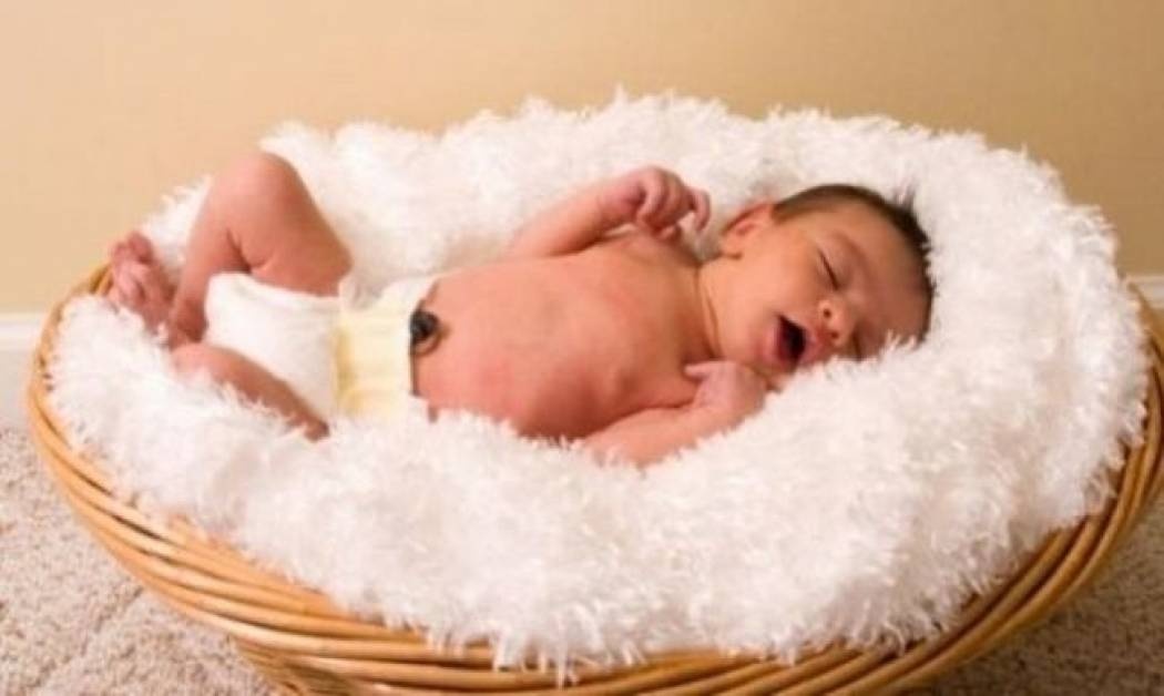 Αφαλός μωρού: Πότε πέφτει και πώς να τον περιποιηθείτε!