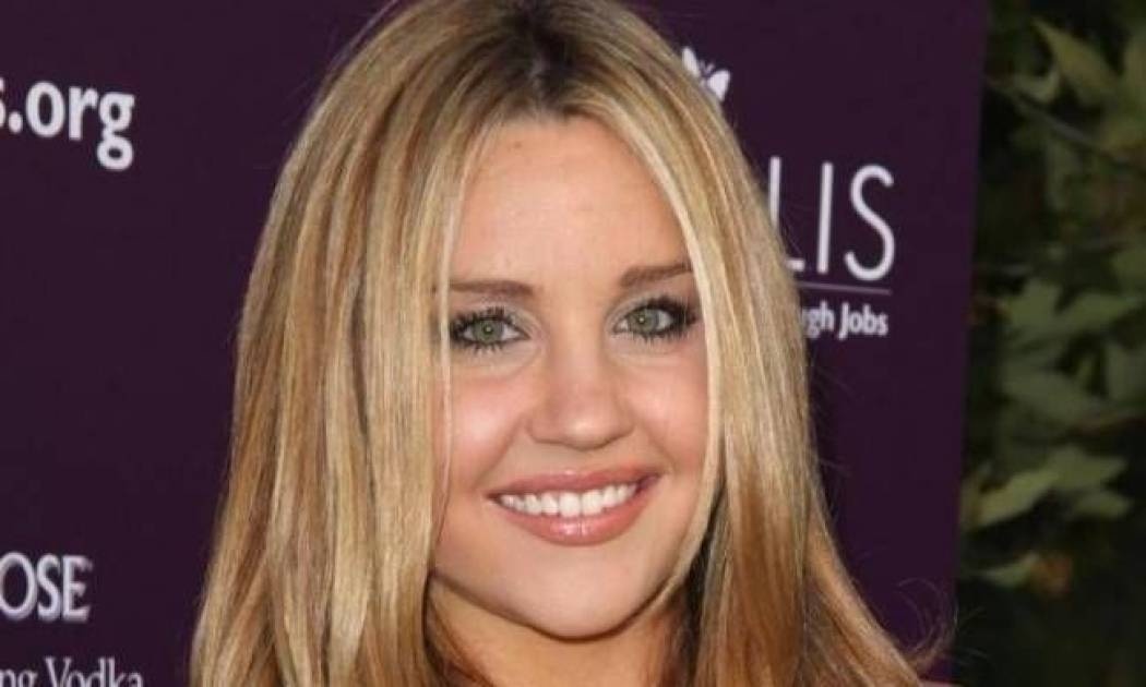 ΗΠΑ: Ηθοποιός ισχυρίζεται ότι έχει μικροτσίπ στο κεφάλι της!