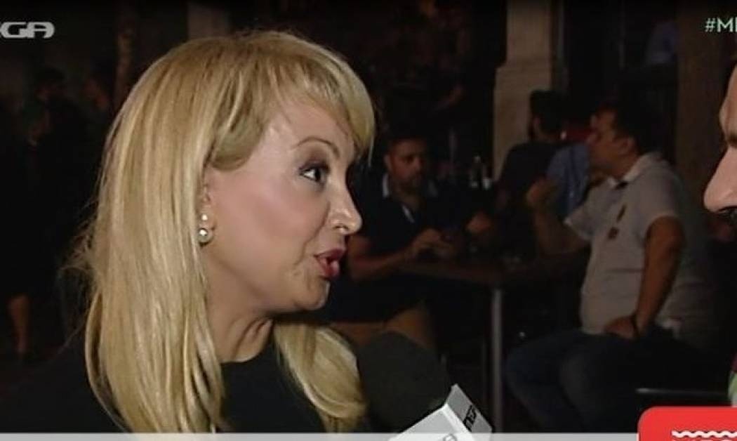 «Πάγωσε» η Τέτα Καμπουρέλη όταν την ρώτησαν αν έχει ψωνίσει από sex shop!