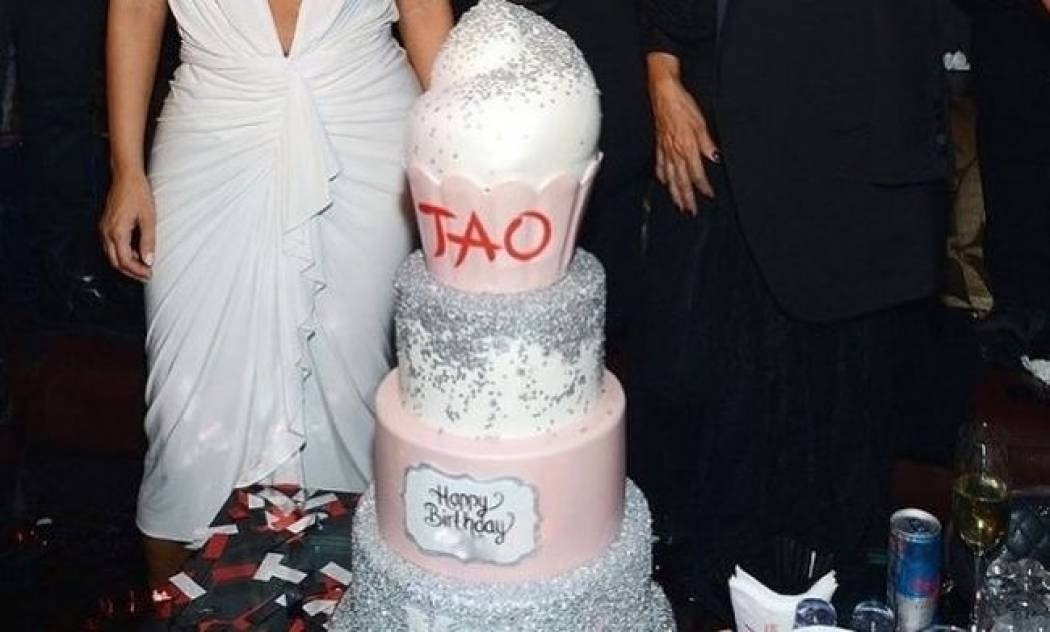 Δείτε πώς γιόρτασε τα γενέθλιά της διάσημη μανούλα!