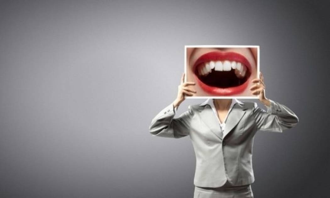 Ποια πάθηση προμηνύει το μάτωμα των ούλων