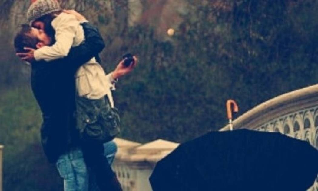 4 πονηρά πράγματα που θέλει να του πεις στο κρεβάτι