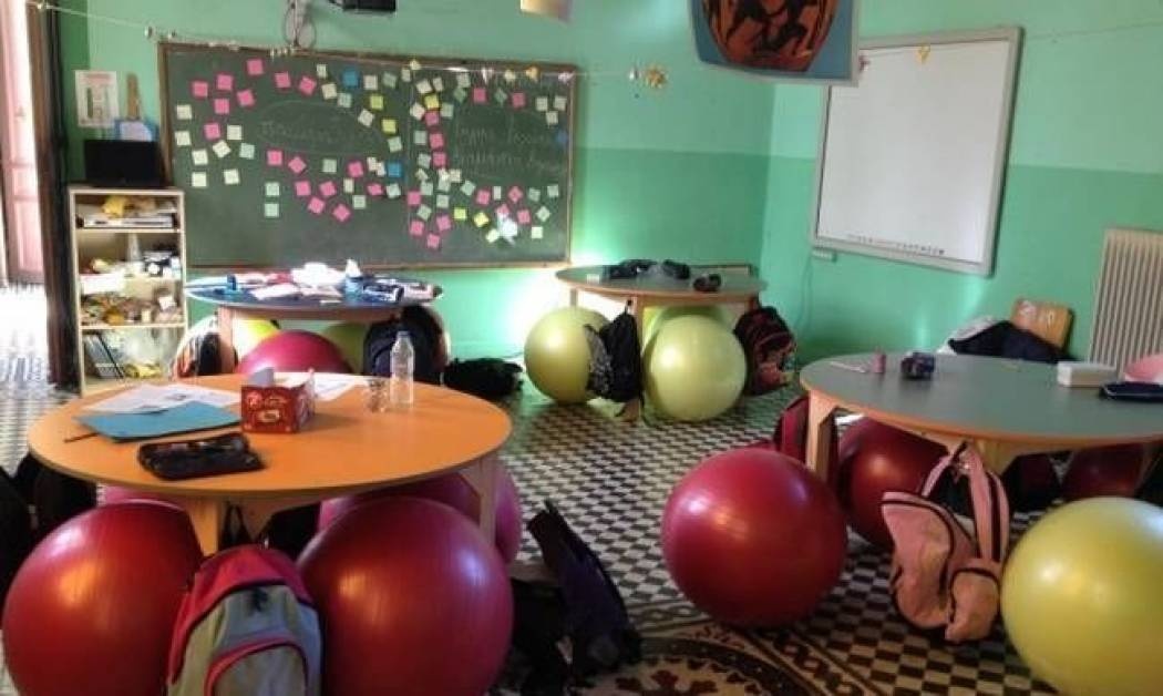 Το πρώτο δημόσιο σχολείο που πέταξε τις καρέκλες...