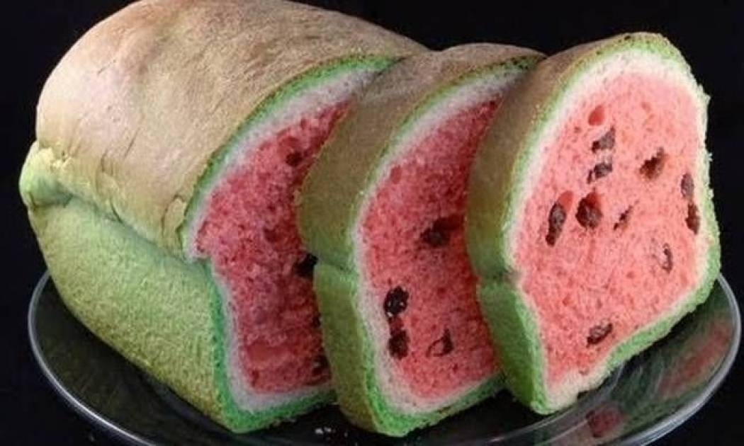 Πώς να φτιάξετε ένα σταφιδόψωμο σαν καρπούζι (vid)