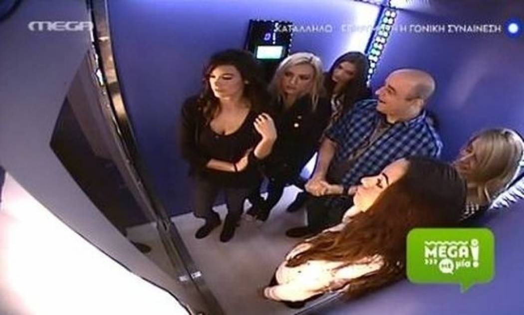 Τρελό Γέλιο: Ο Μάρκος, το ασανσέρ και τα… «κορίτσια» του