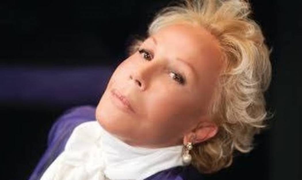 Το  μήνυμα  της Λάσκαρη στο facebook: «Σταματήστε το μέτρημα των πλαστικών μου επεμβάσεων»