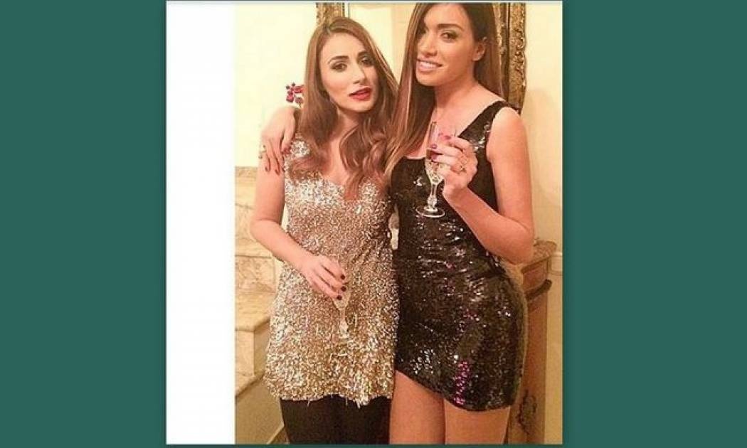 Δείτε πως ήταν ντυμένες οι αδελφές Φαρμάκη στο ρεβεγιόν