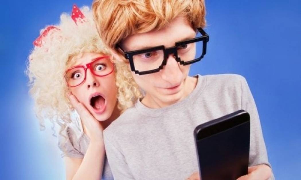 Απιστία & ζήλεια: Πώς αντιδρούν άντρες και γυναίκες