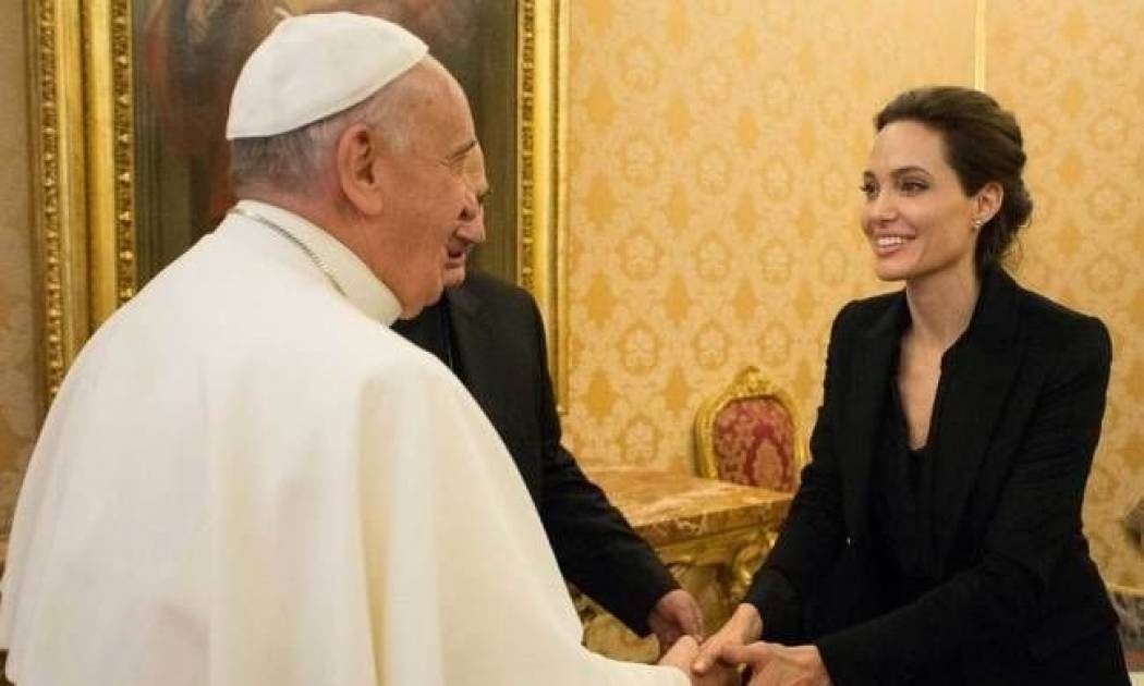 Όταν η Τζολί συνάντησε τον πάπα Φραγκίσκο