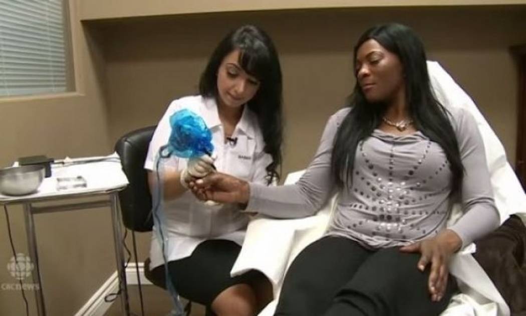 Μοναδικής ομορφιάς τατουάζ για τα σημάδια από εγκαύματα (βίντεο)