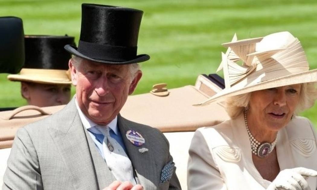 Πώς η Καμίλα κάνει ευτυχισμένο τον Κάρολο;