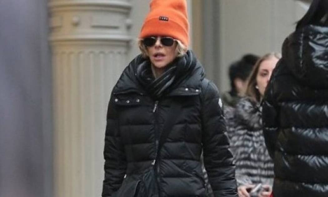 Πραγματικά, νομίζεις πως περνάς απαρατήρητη με αυτό το σκουφί;