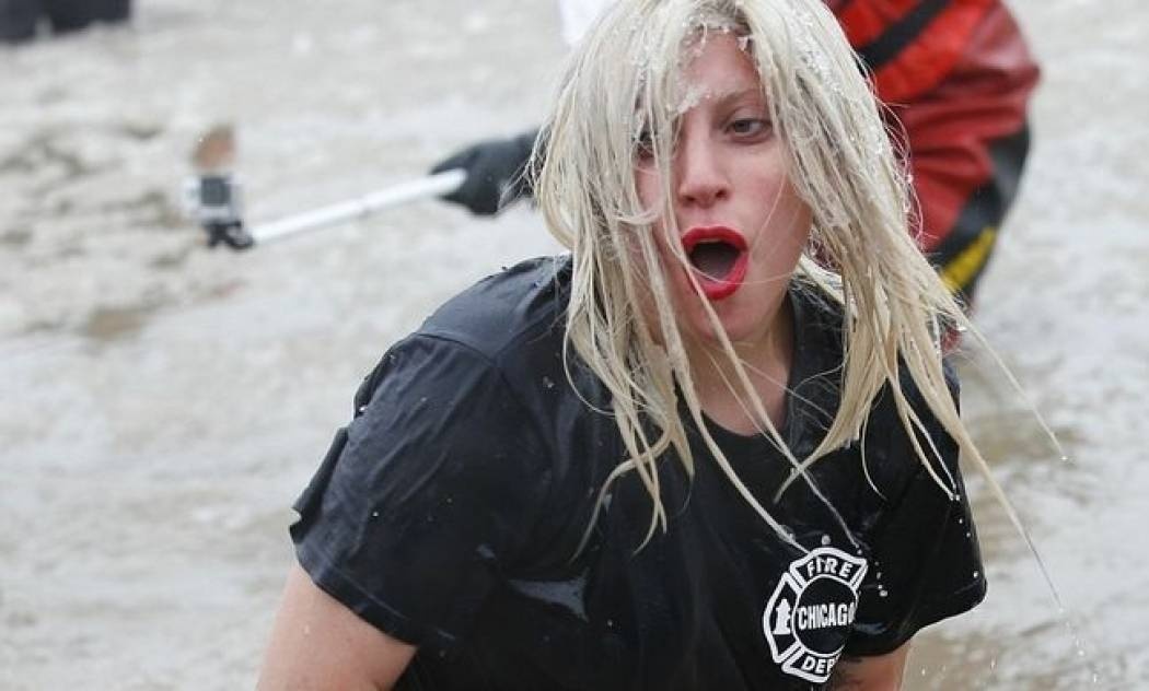 Η… κρυολουσία της Lagy Gaga