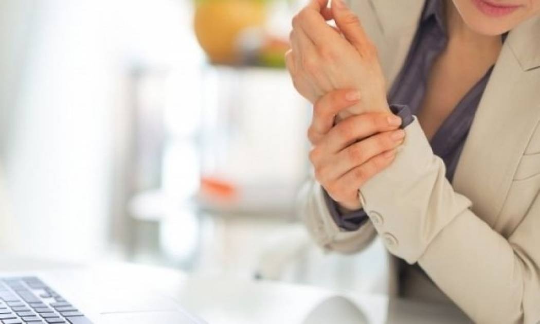 Πόνοι στις αρθρώσεις: Πού οφείλονται και πώς θα τους προλάβετε