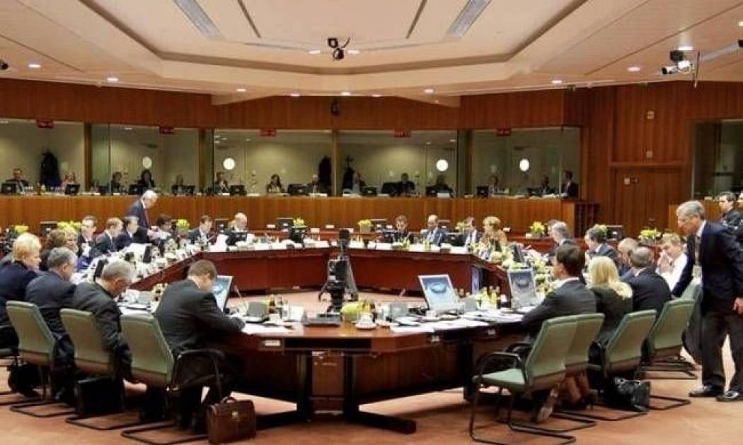 Eurogroup: Σε τεντωμένο σχοινί υπό το βάρος απειλών