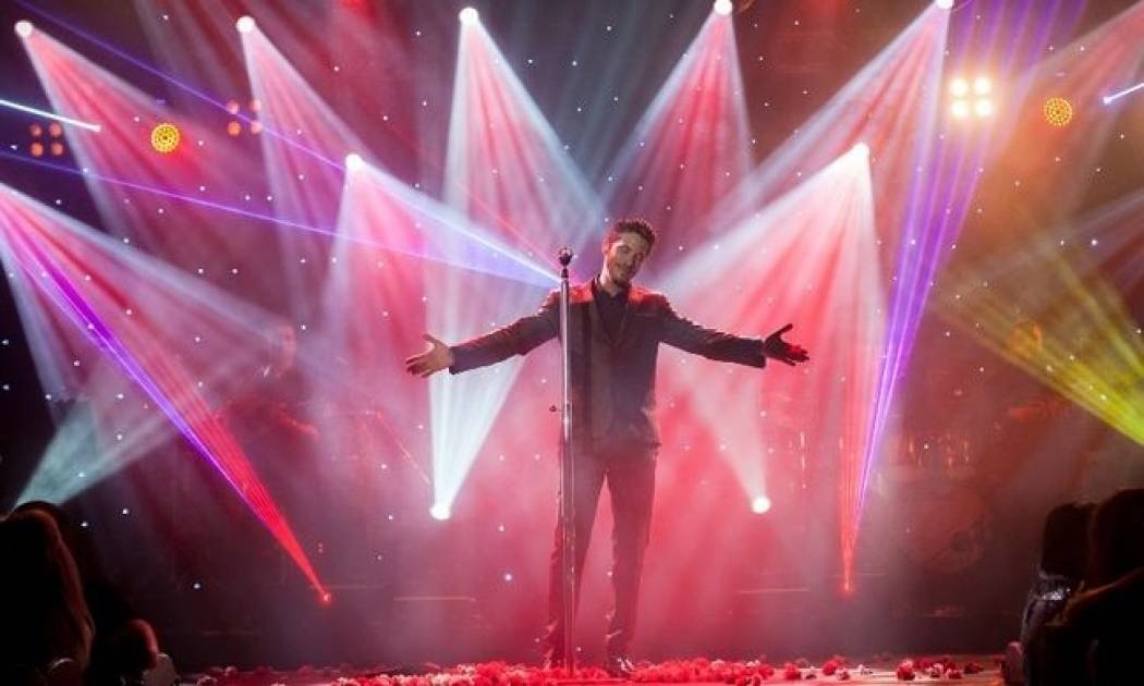 Λουλουδοπόλεμος για χάρη του Οικονομόπουλου